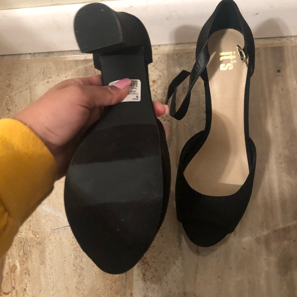 Pumps - Picture 2 of 3
